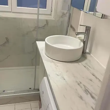 Cozy In The Marais Apartment